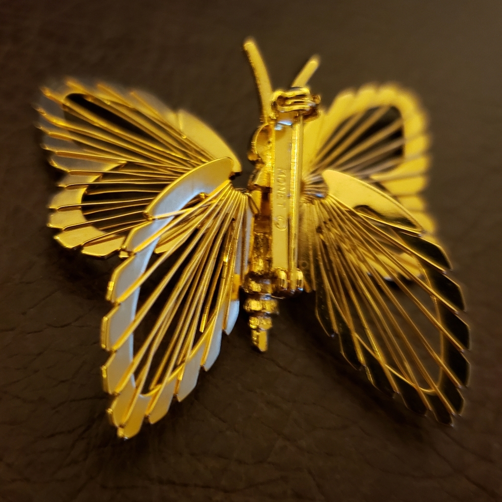 ⭐ VINTAGE | '60s Monet Butterfly Brooch - Spinerette Collection - Picture 9 of 16